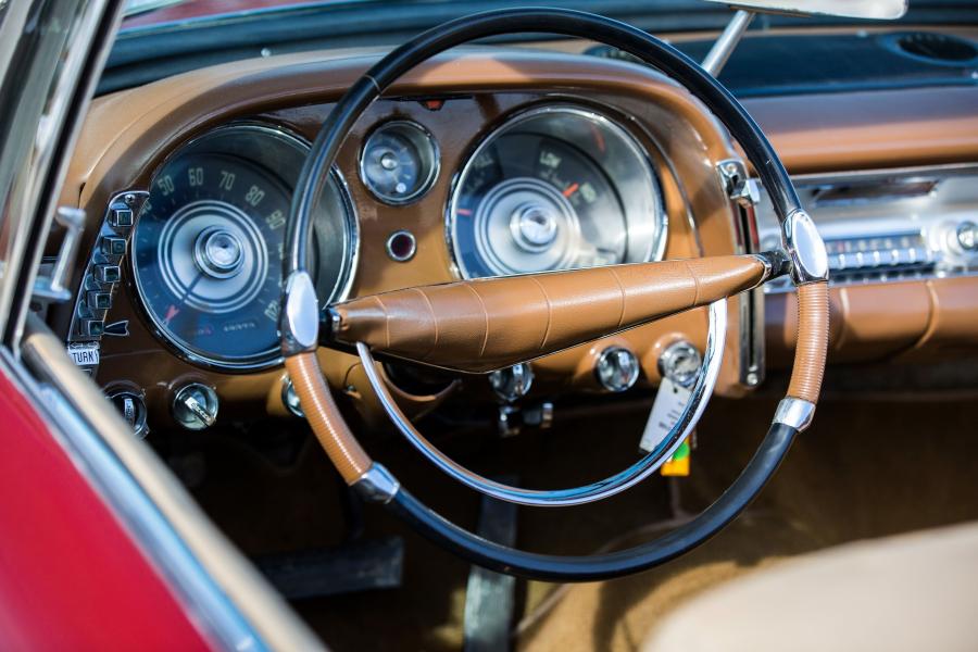 Панель приборов Imperial Crown Convertible (LY1-M) 1958 года  (фото 25 из 29)